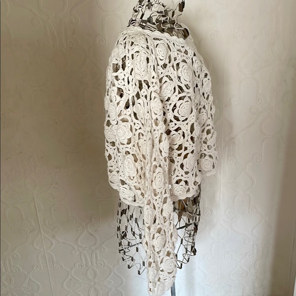 VTG Cream Floral Crochet Long Sleeve Cropped Sweater - Picture 2 of 6